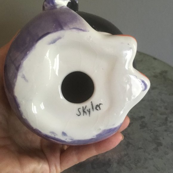 Ceramic Hand Painted Penguin. Signed - Picture 7 of 8